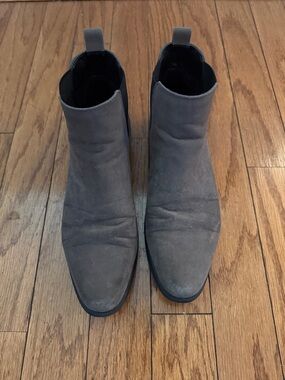 Men's ASOS Gray Suede Chelsea Boots